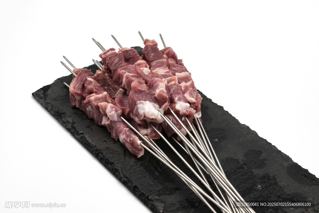 新鲜羊肉串美味待享