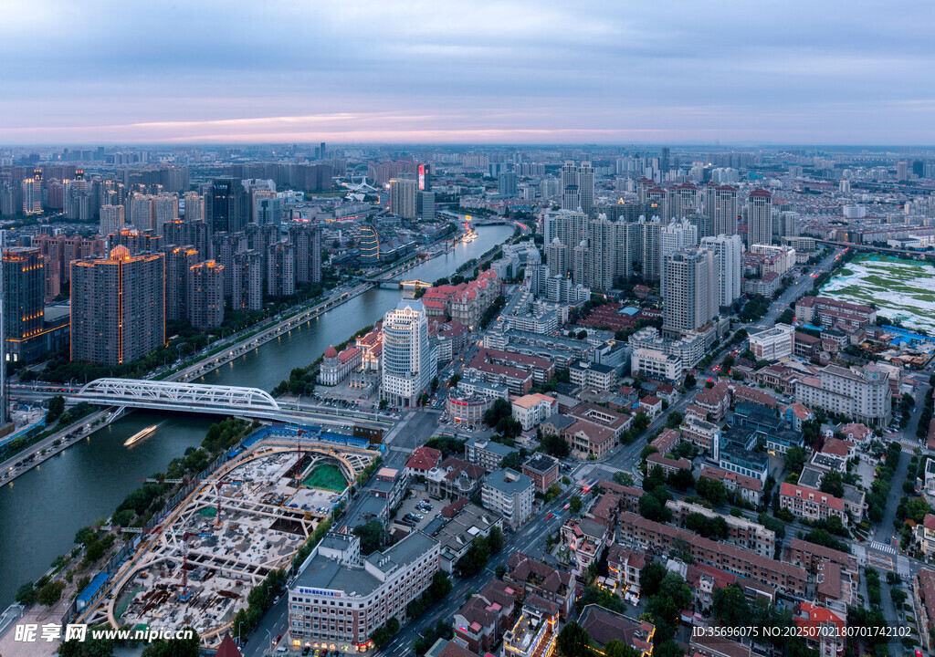 城市天际线俯瞰景观