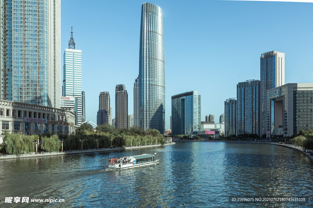 河畔都市风光