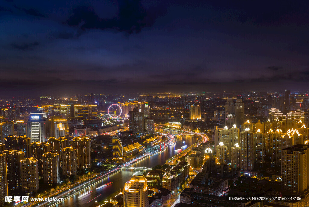 城市璀璨夜景俯瞰图