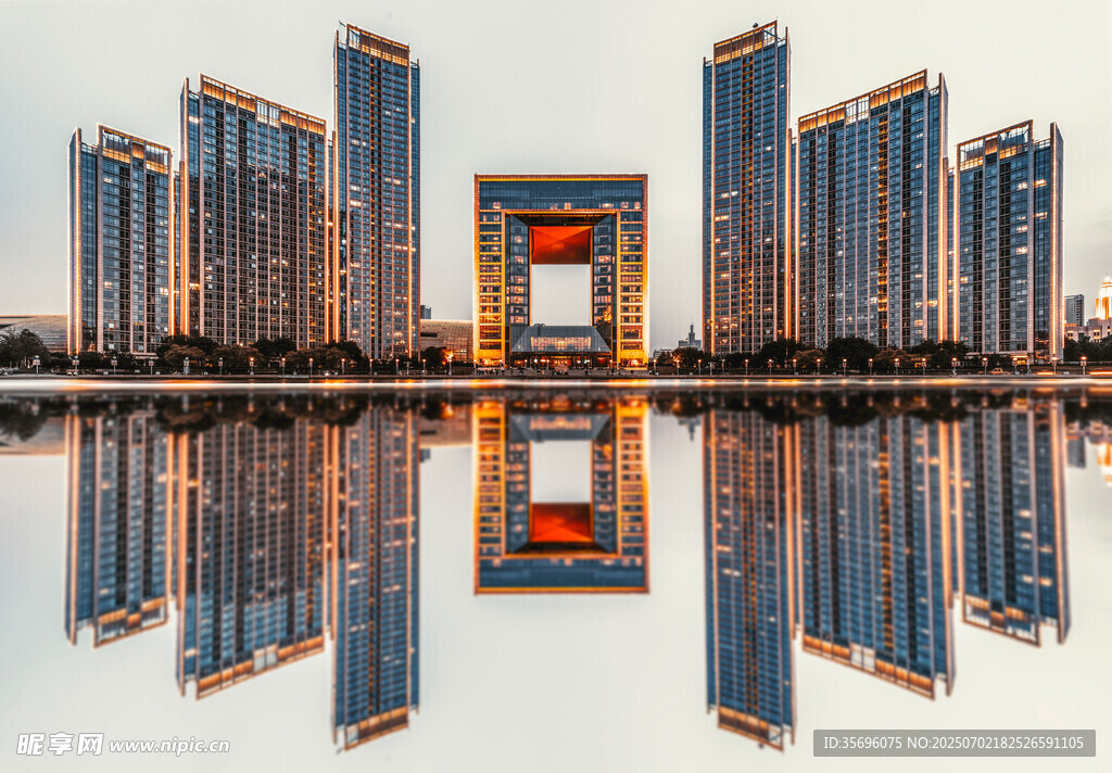 城市建筑倒影景观