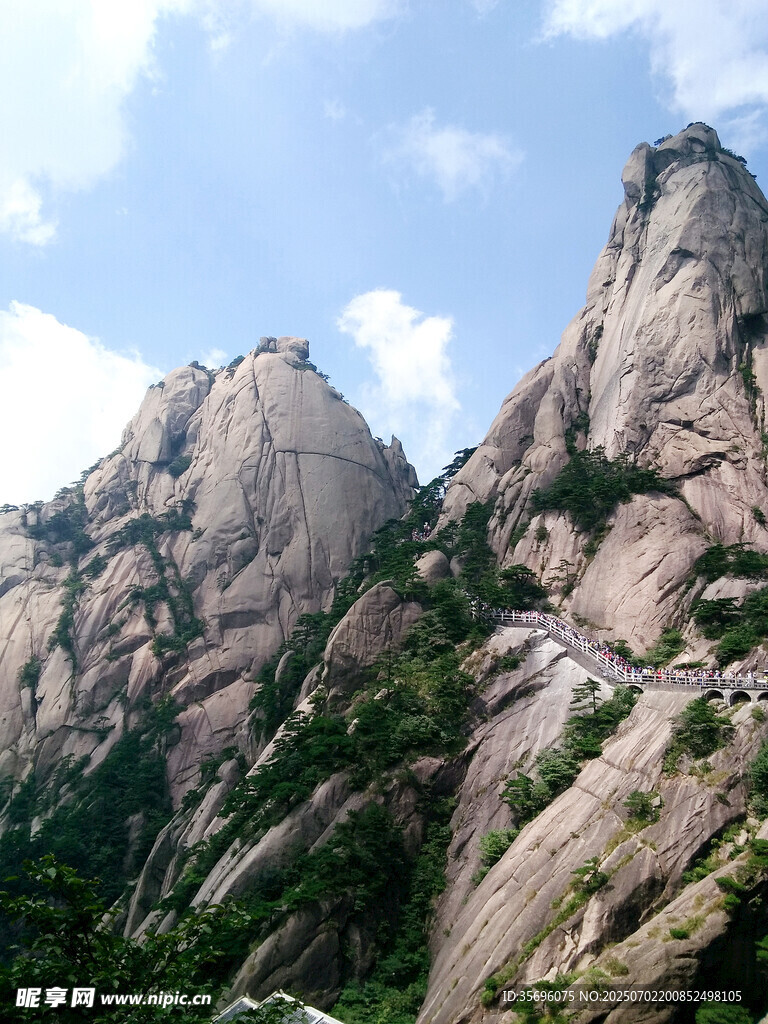 巍峨壮丽的高山景观