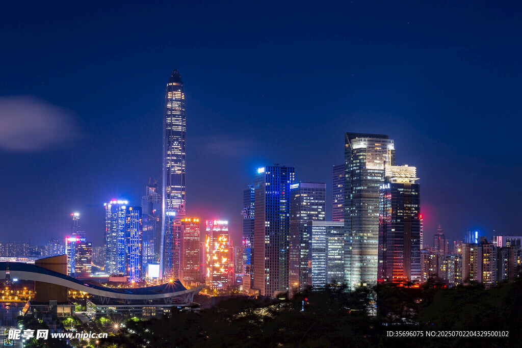 夜景深圳市民中心