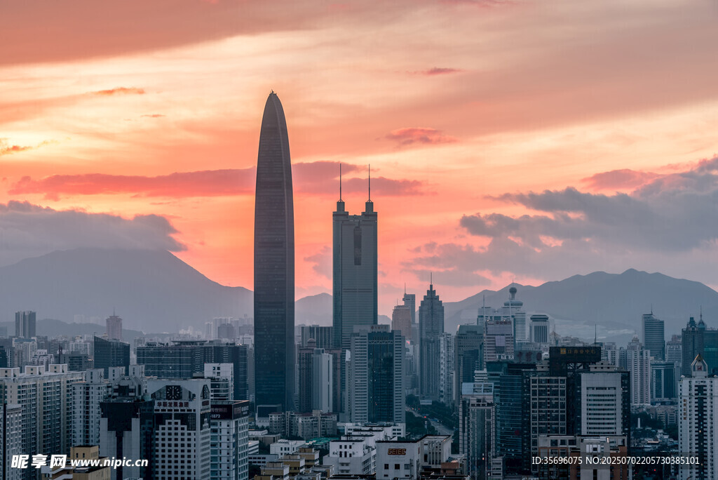 日落下的深圳罗湖地标建筑