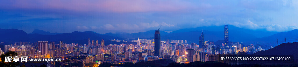 华灯初上城市夜景
