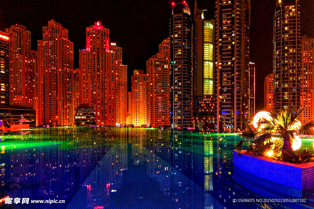 迪拜夜景下的璀璨城市风光