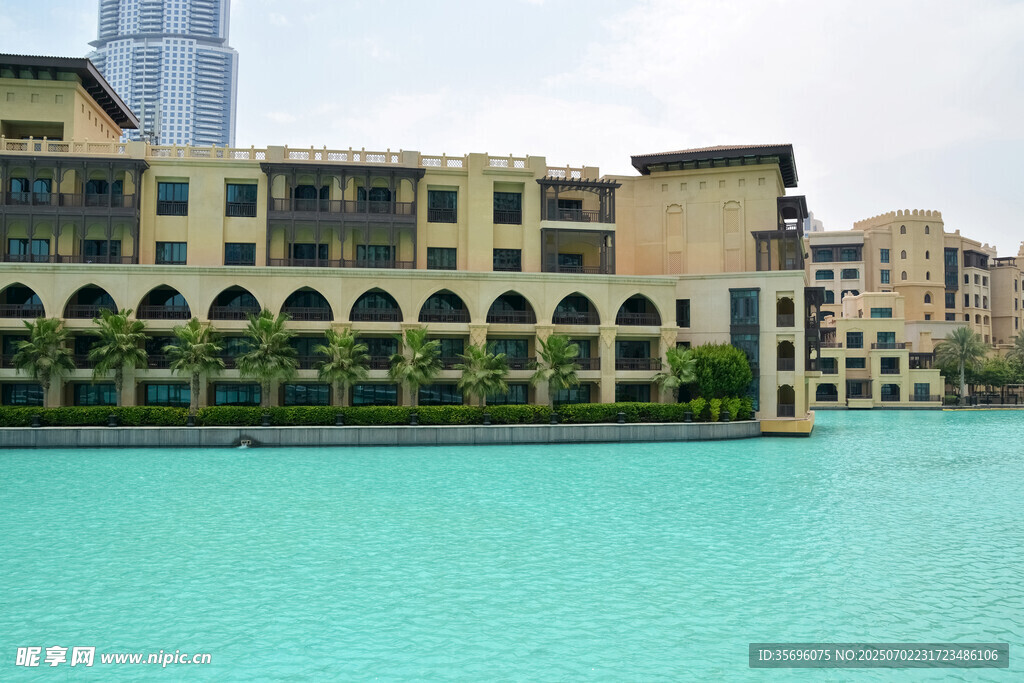 迪拜水边建筑景观