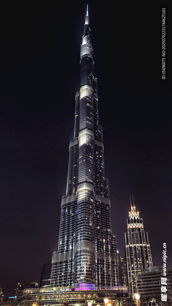 迪拜塔夜景璀璨