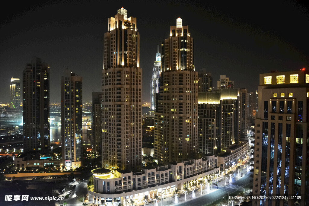 迪拜璀璨夜景摩天大楼群