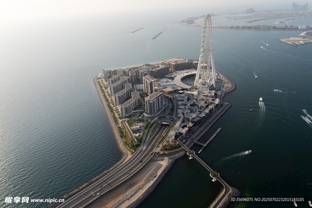 海上建筑与桥梁俯瞰景观