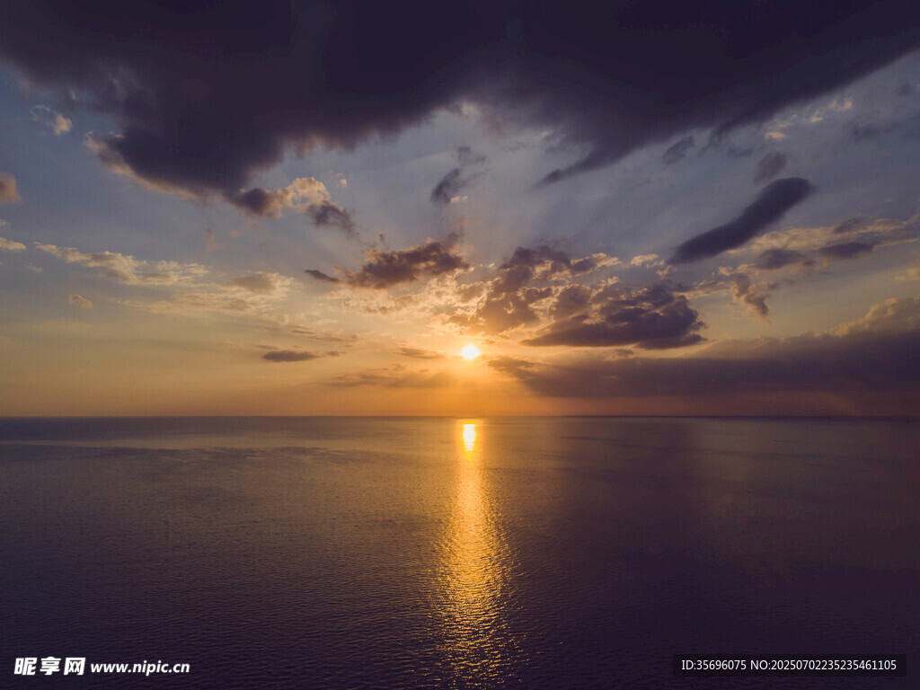 海上日落美景