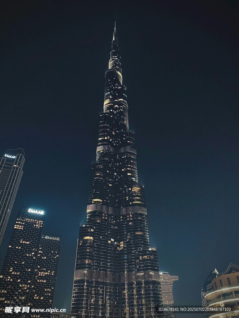 迪拜塔夜景璀璨