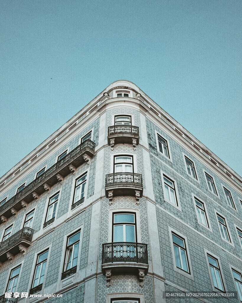欧式街角建筑外观