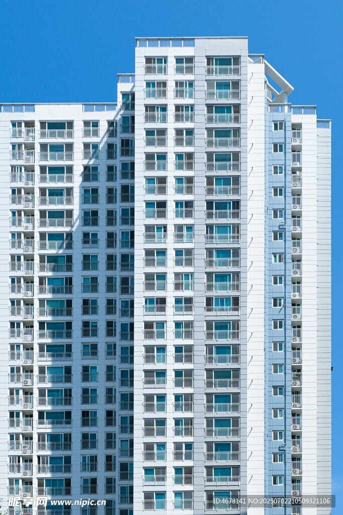 现代高层住宅楼外观