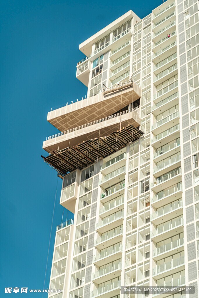 高楼外搭建的施工平台