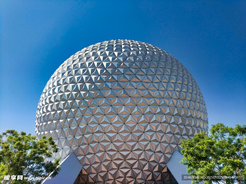 未来感球形建筑景观