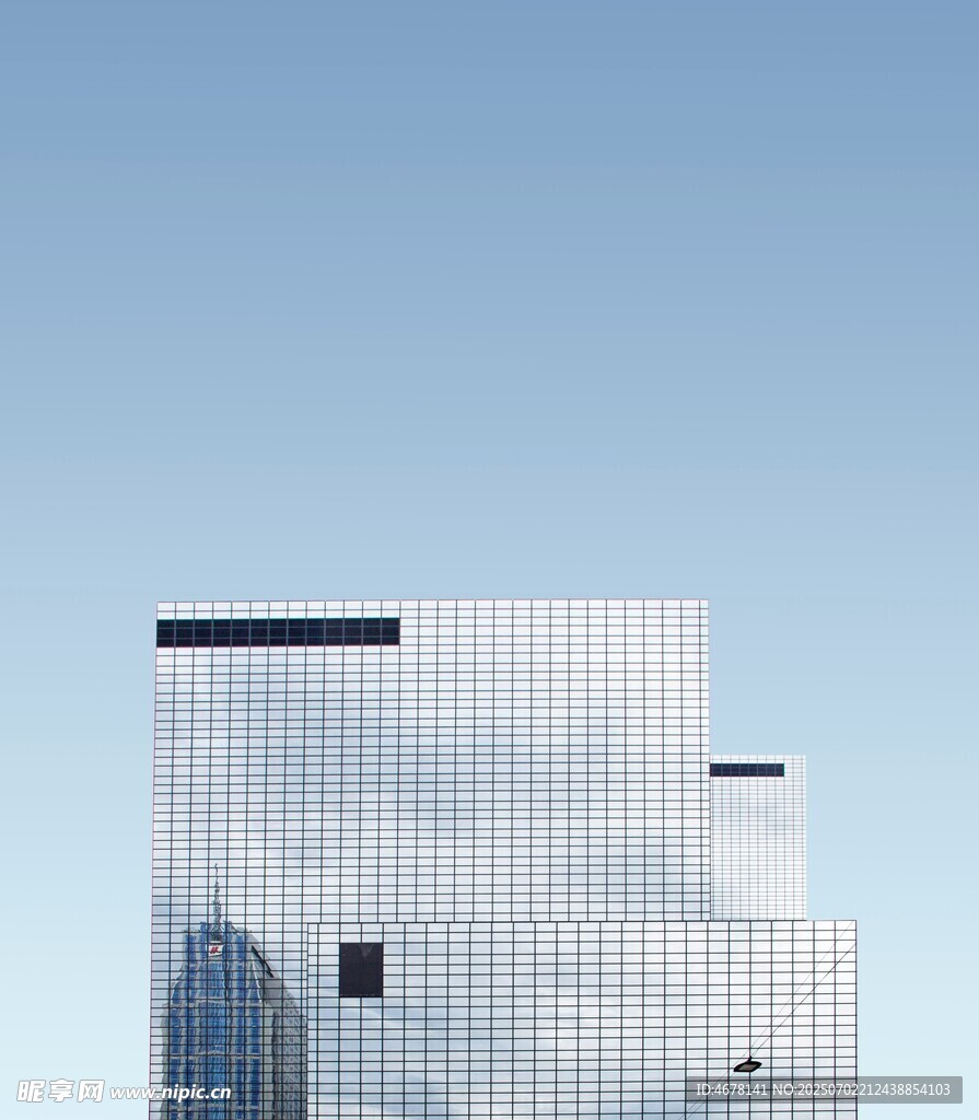现代玻璃幕墙高楼建筑