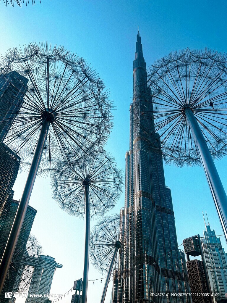 迪拜城市景观中的独特建筑