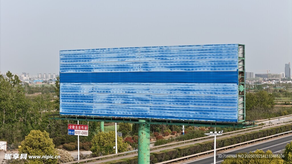 高速公路大型空白广告牌