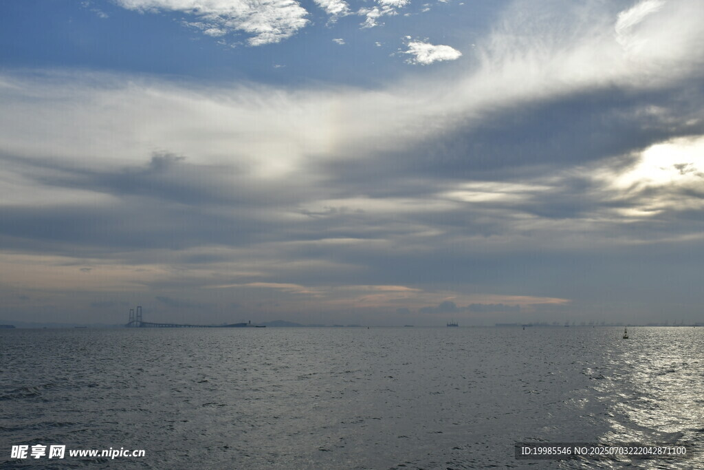 海上天空的壮丽景致