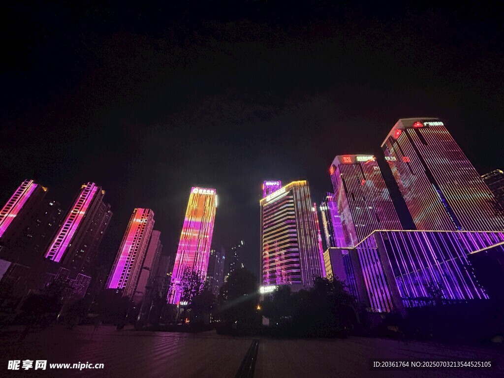 城市夜景灯光秀璀璨夺目