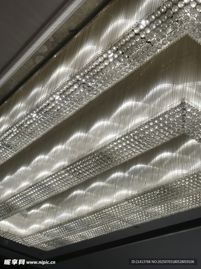 现代简约风格天花板灯具
