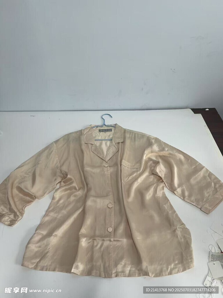 米色宽松上衣展示