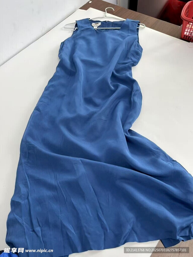 蓝色无袖长裙展示