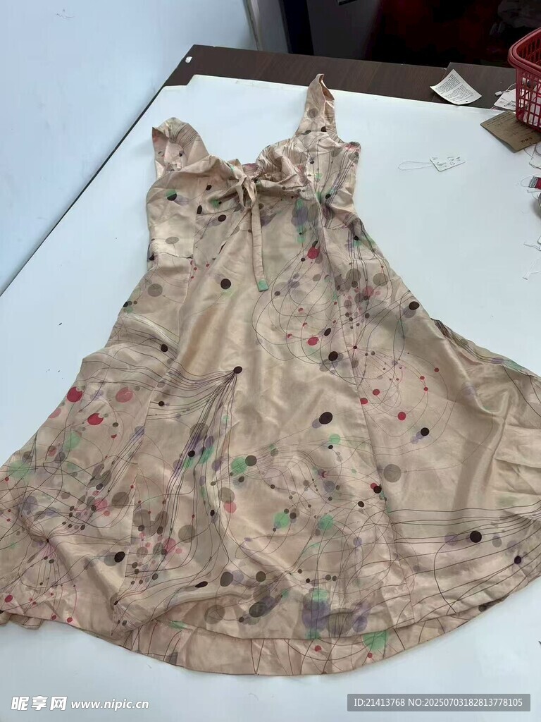 复古碎花连衣裙展示