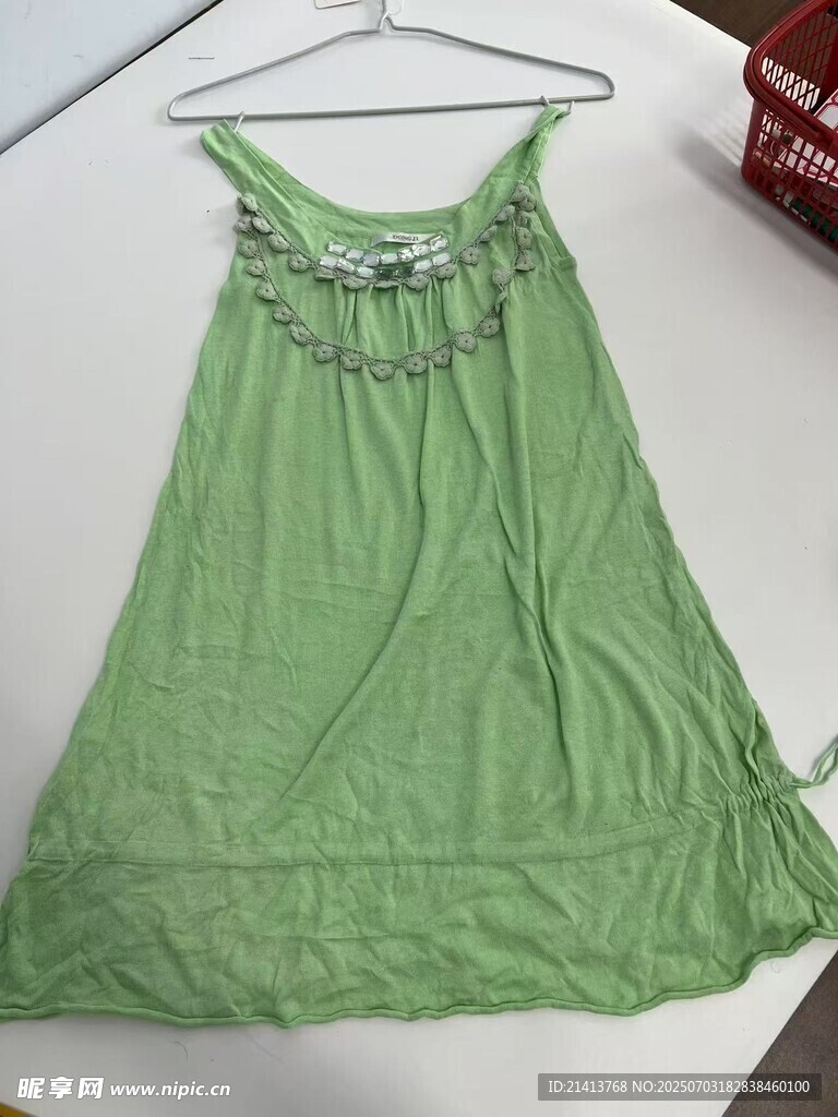 绿色吊带女式上衣