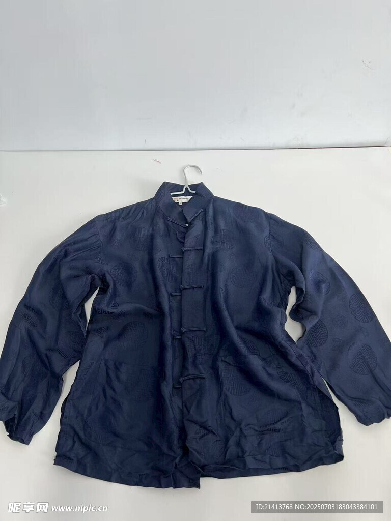 深蓝色长款外套展示