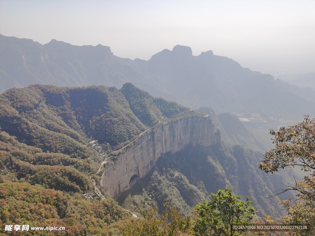 壮丽山峦景色