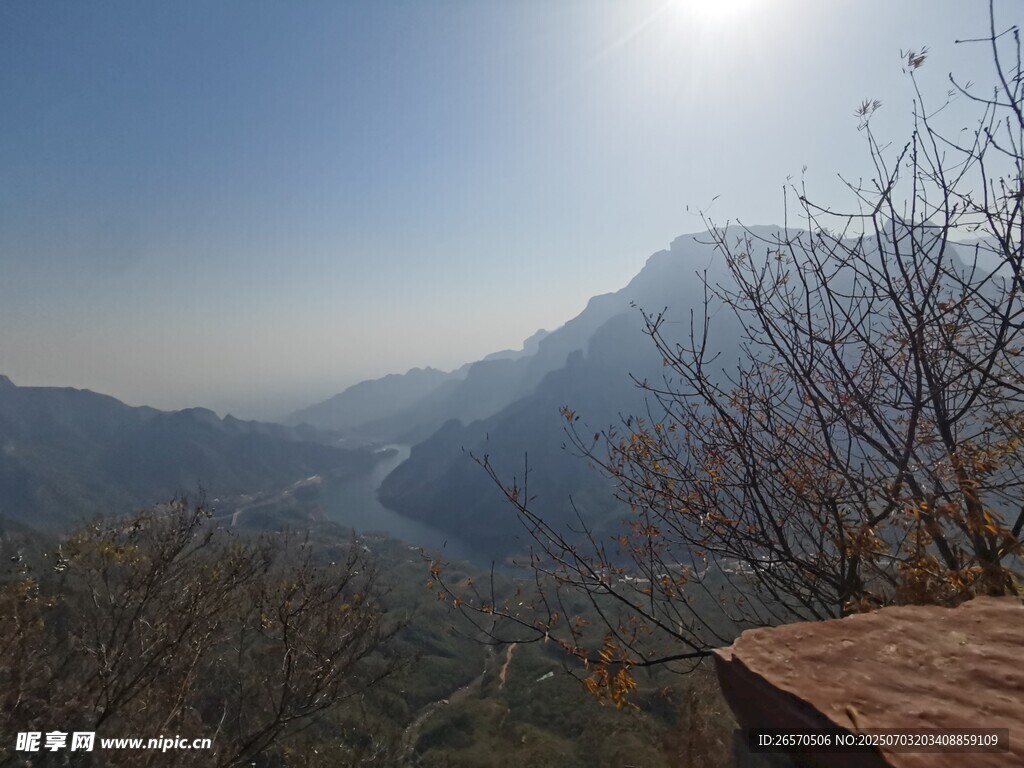 山巅观景台的壮丽风光