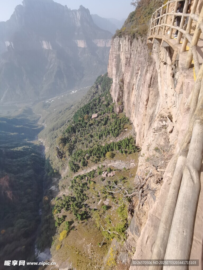 悬崖峭壁 