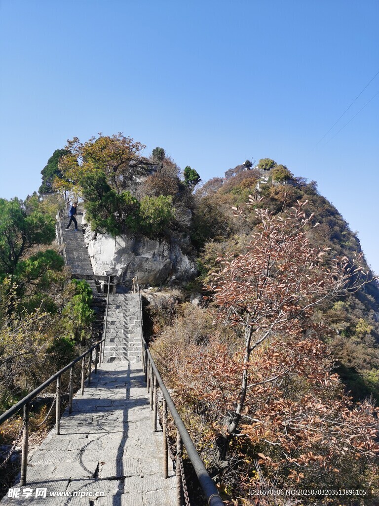山间石阶美景
