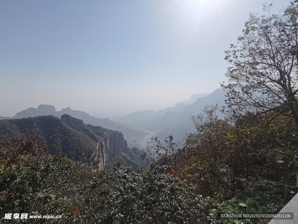 山间景致 
