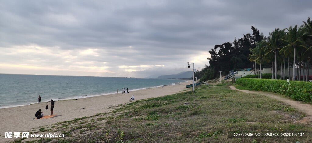 海滨漫步场景