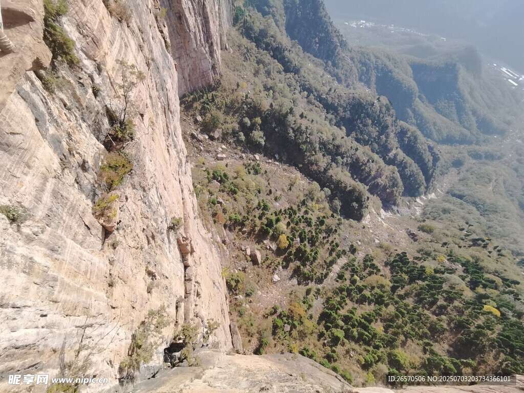 壮丽悬崖山谷景观