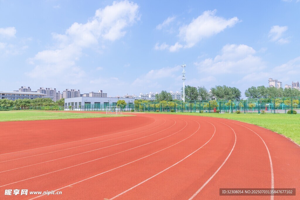 红色塑胶跑道运动场
