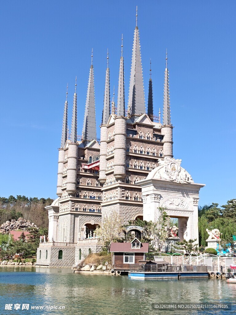 河北美院奇幻水上城堡建筑景观