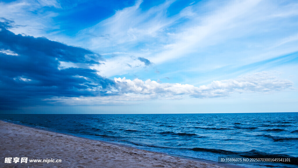 海边蓝天美景