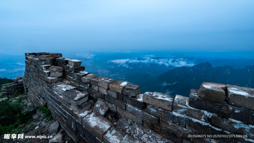雪后长城壮丽景色