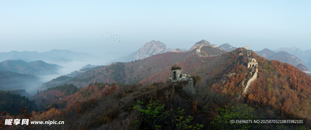 壮丽长城晨曦美景