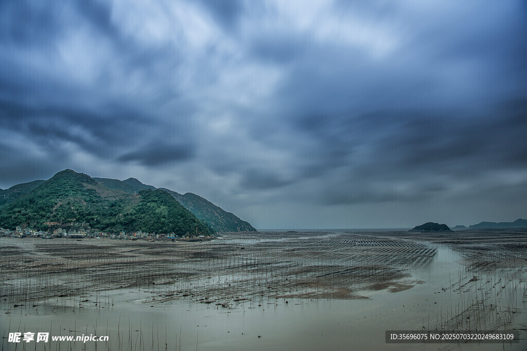风雨将至的海边