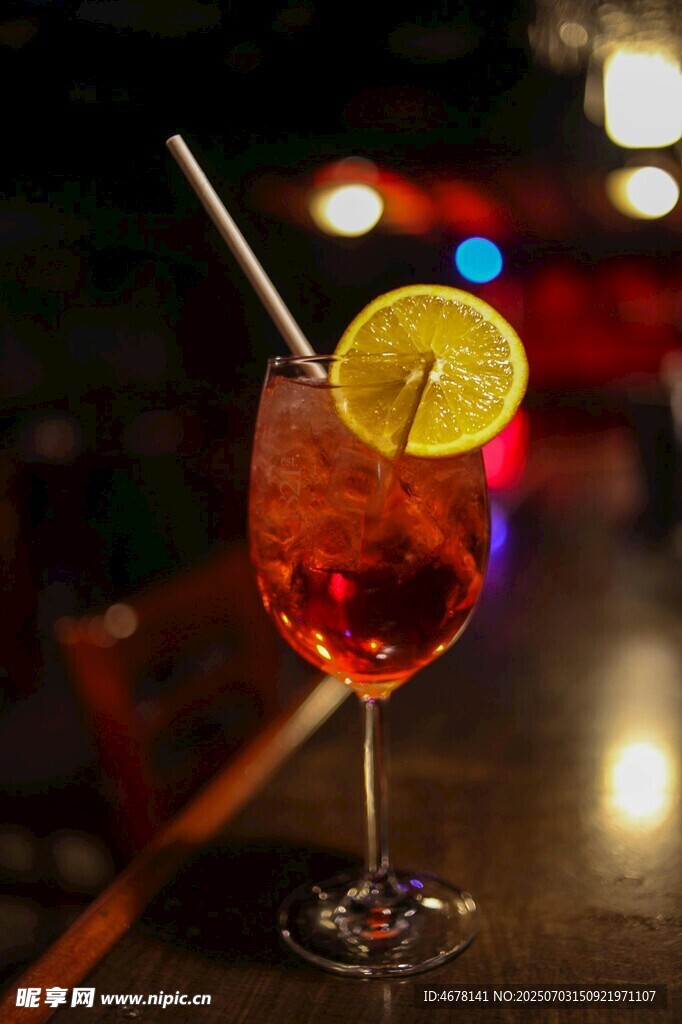酒吧中的柠檬鸡尾酒