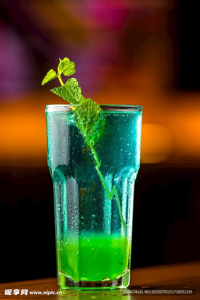 绿色清新薄荷鸡尾酒