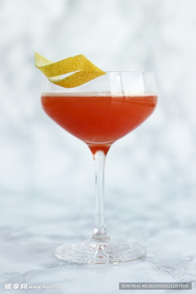 橙味鸡尾酒清新诱人