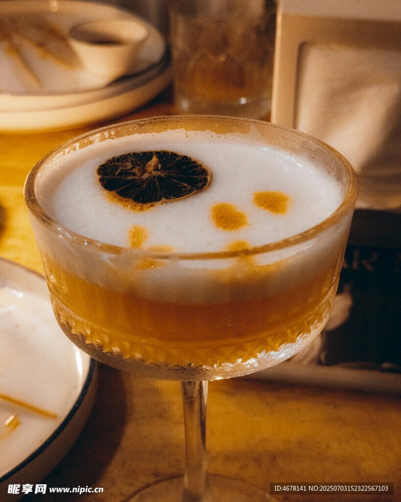 精致装饰的特色鸡尾酒