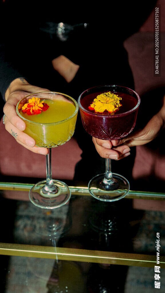 色彩缤纷的特色鸡尾酒
