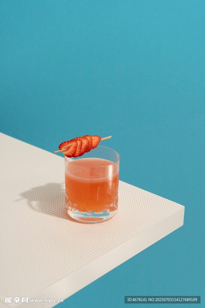 精致饮品配装饰小食